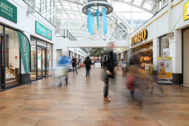 Utrecht, winkelcentrum Nova; toevoegen nieuwe functies en verhuur.